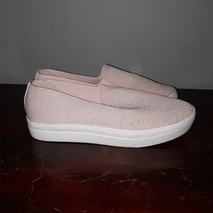 Cute pink sparkle shoes ! Only worn once !